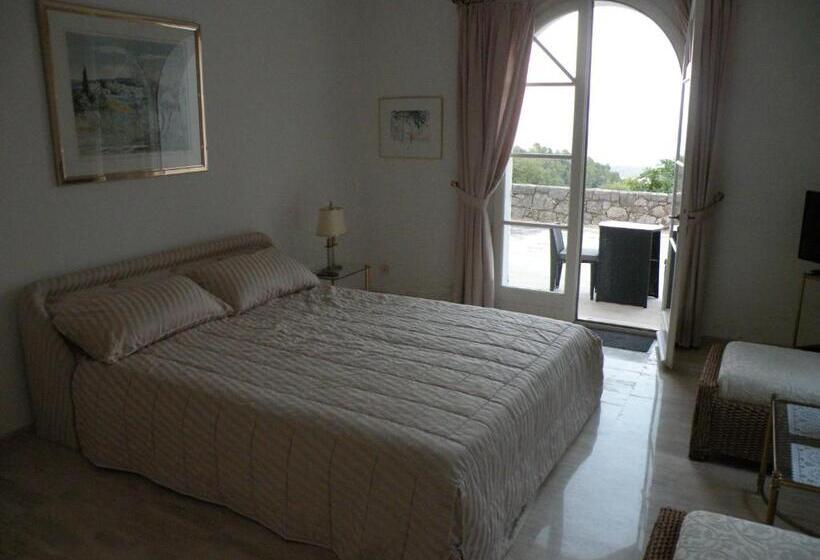 带大床的标准间, Chambre Luxueuse Au Calme Avec Vue Panoramique Sur La Baie De Cannes Et L Estérel Immense Piscine