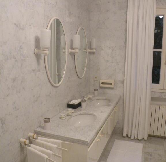 غرفة قياسية سرير كينج, Chambre Luxueuse Au Calme Avec Vue Panoramique Sur La Baie De Cannes Et L Estérel Immense Piscine