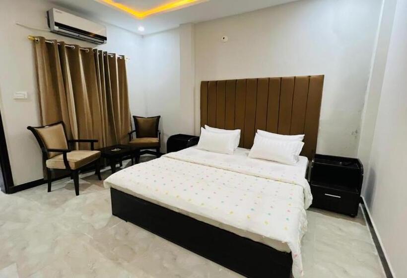 اتاق خانوادگی, 11