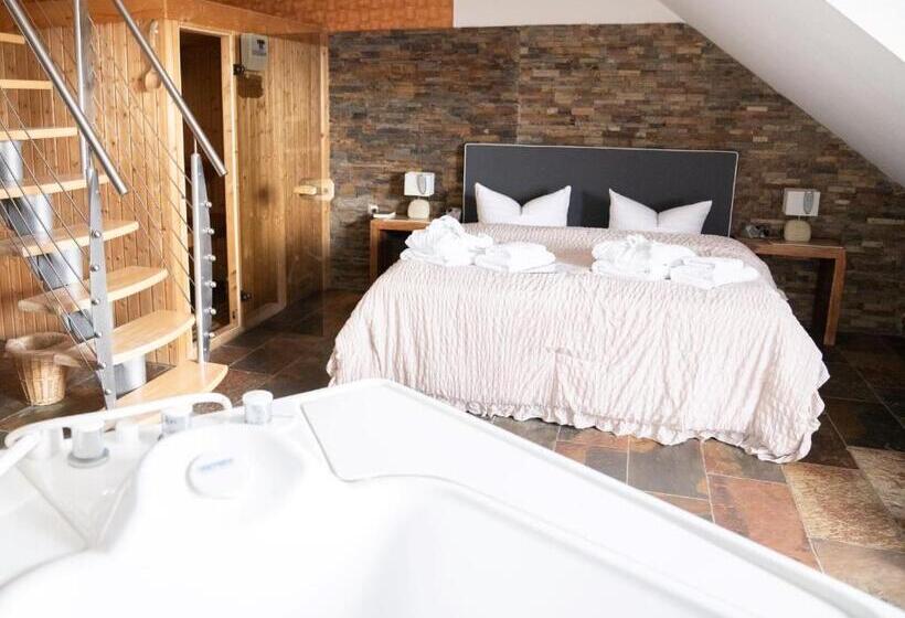 ハイドロマッサージバス付きスイート, Am Uckersee