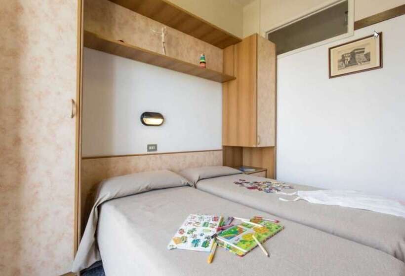 Camera Quadrupla Standard Vista Mare, Boston