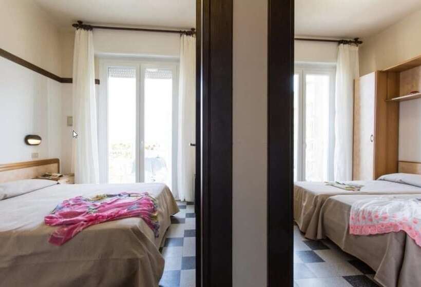 Camera Quadrupla Standard Vista Mare, Boston