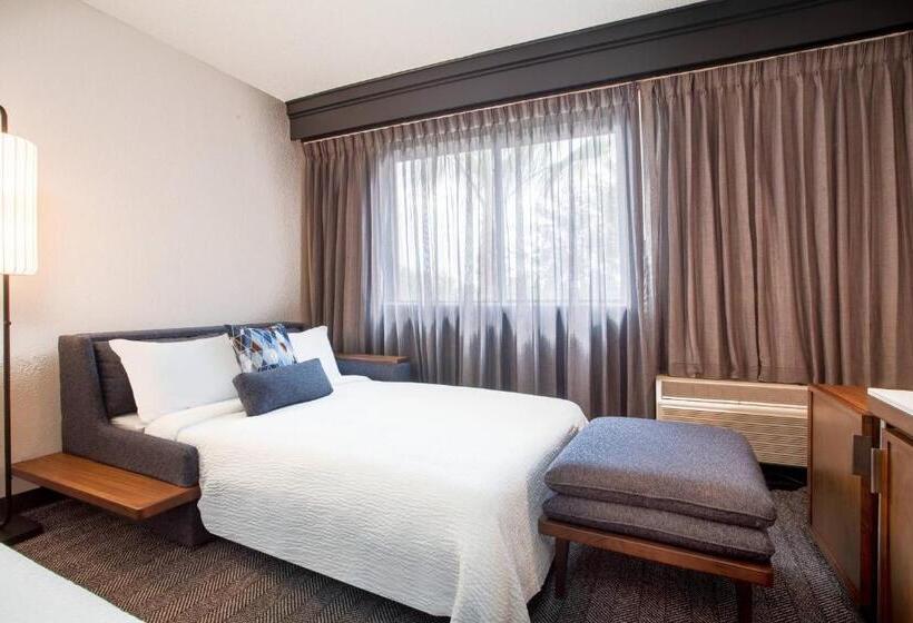 Quarto Estandar Cama King para Deficientes Físicos, Courtyard Orlando Altamonte Springs Maitland