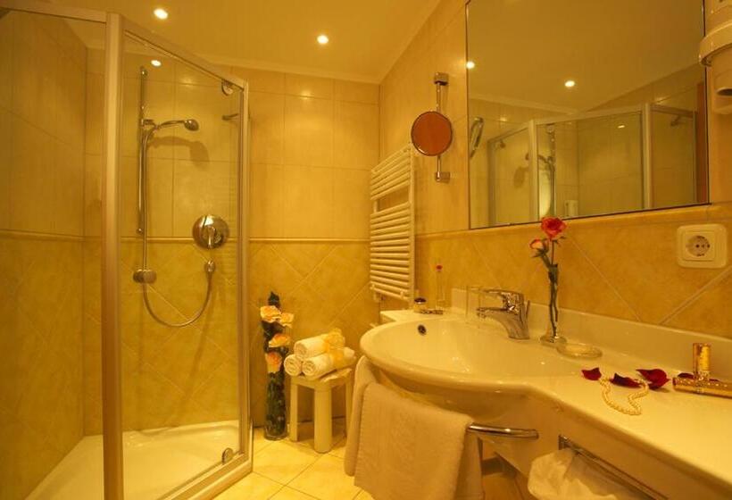 غرفة كمفورت مع بلكونة, Das Schiff In Den Bergen