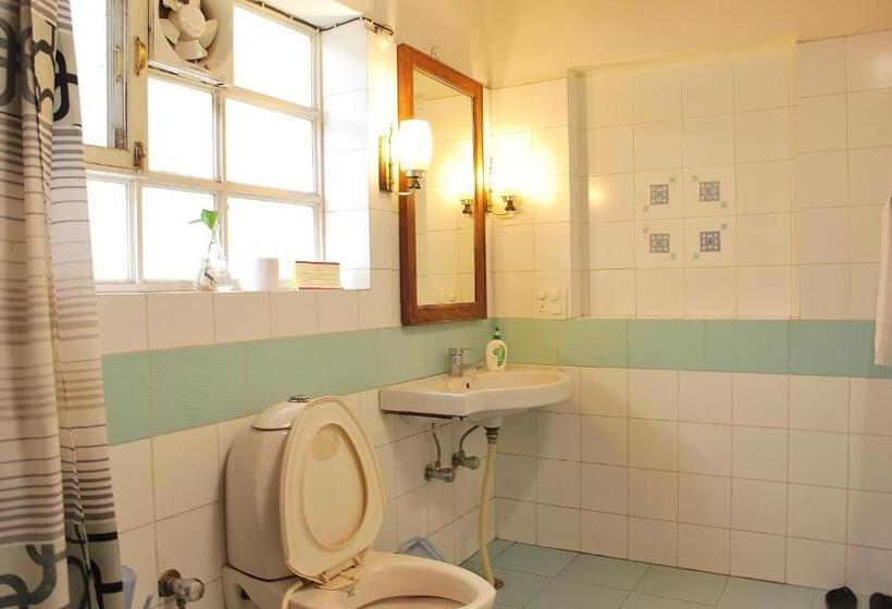 חדר דלוקס, Jai Niwas