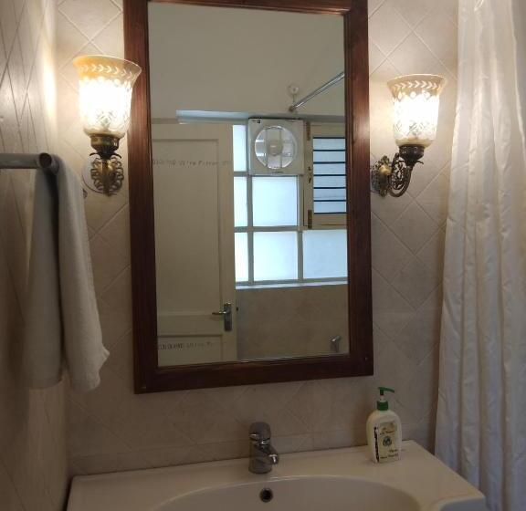 חדר דלוקס, Jai Niwas