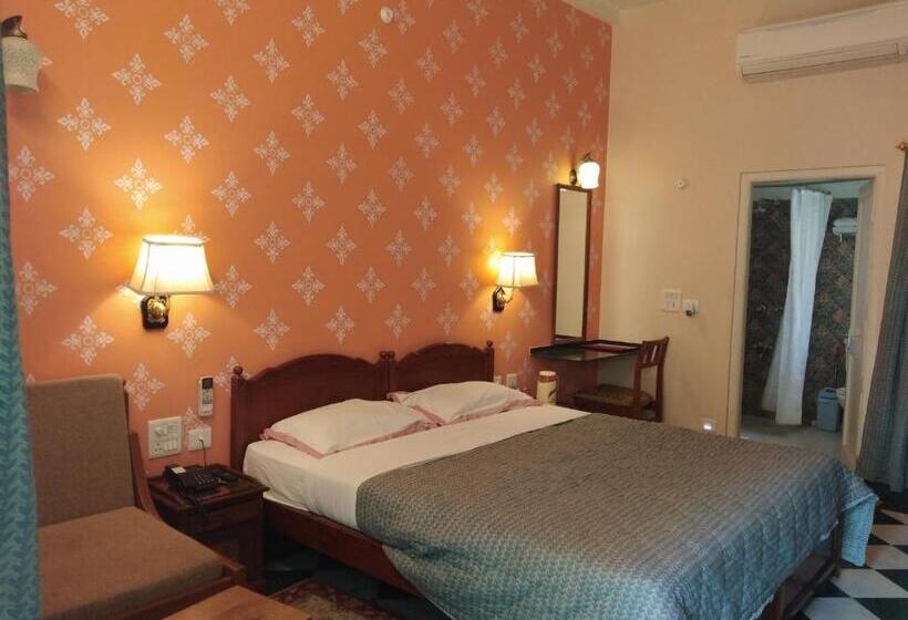 חדר דלוקס, Jai Niwas