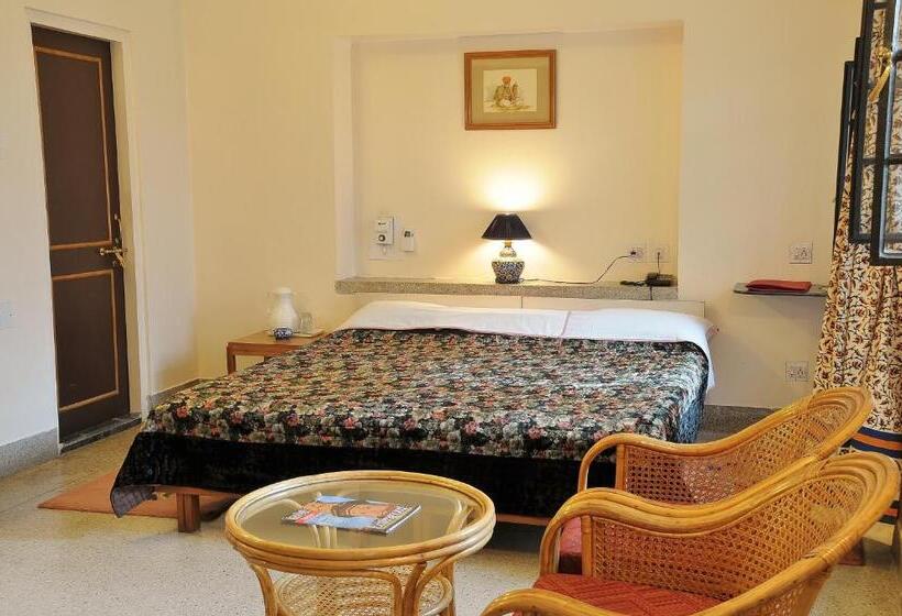 חדר סופריור, Jai Niwas