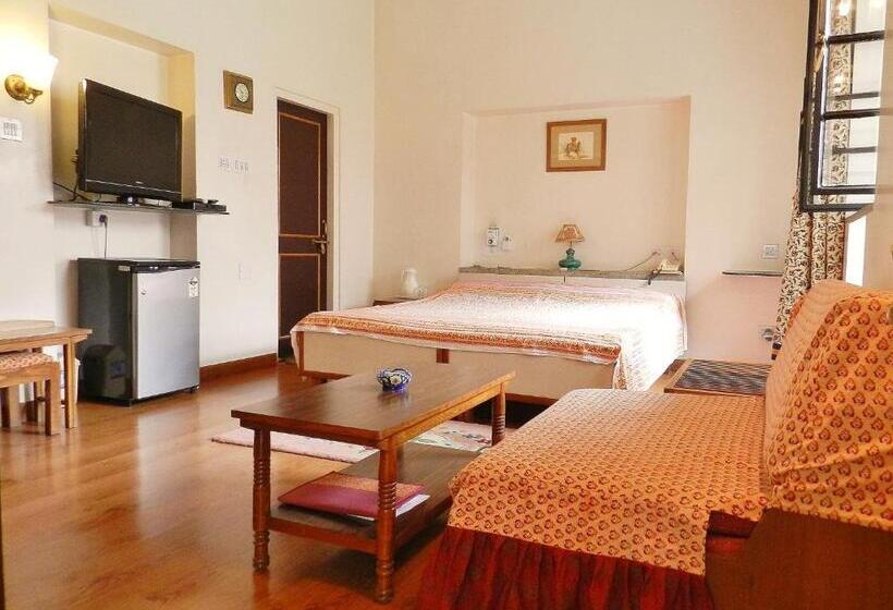 חדר סופריור, Jai Niwas