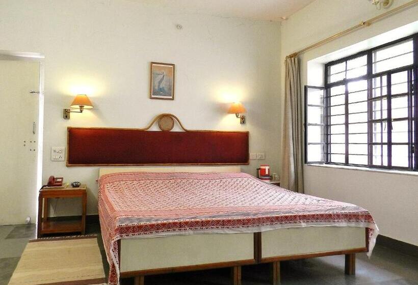 חדר סטנדרט, Jai Niwas