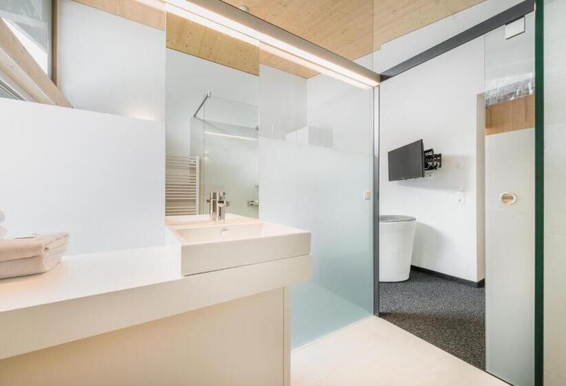 バルコニー付きスーペリアルーム, Lün