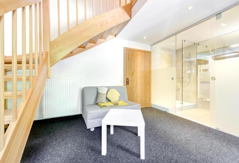 バルコニー付きスーペリアルーム, Lün