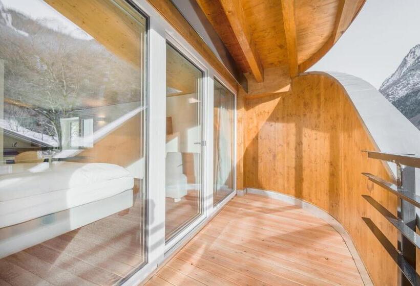 Comfort room with balcony, Lün