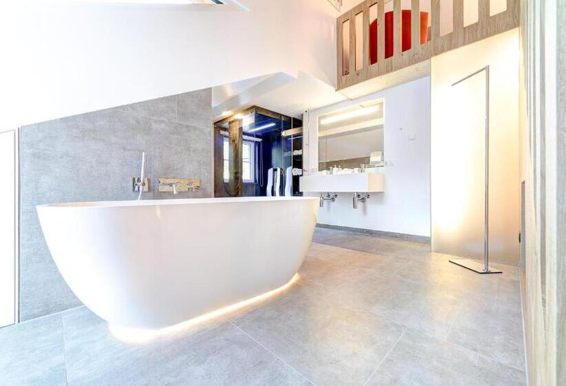 キングサイズベッドのデラックススイート, Lün