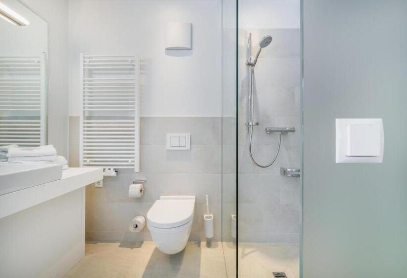 ２ベッドルームアパートメント, Lün