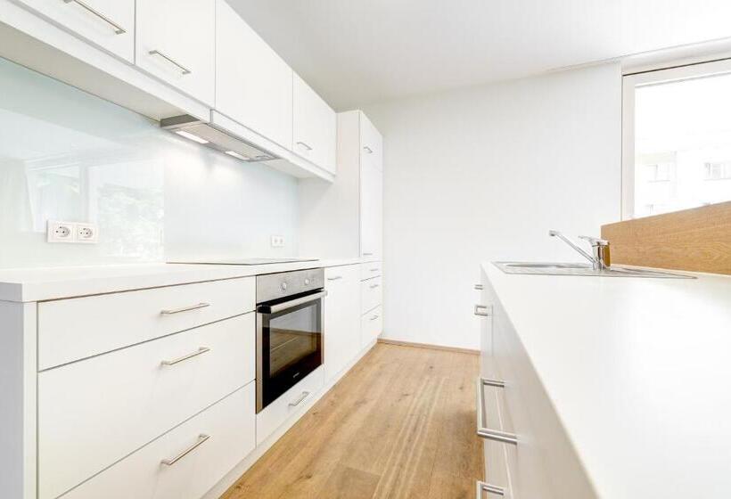 ２ベッドルームアパートメント, Lün