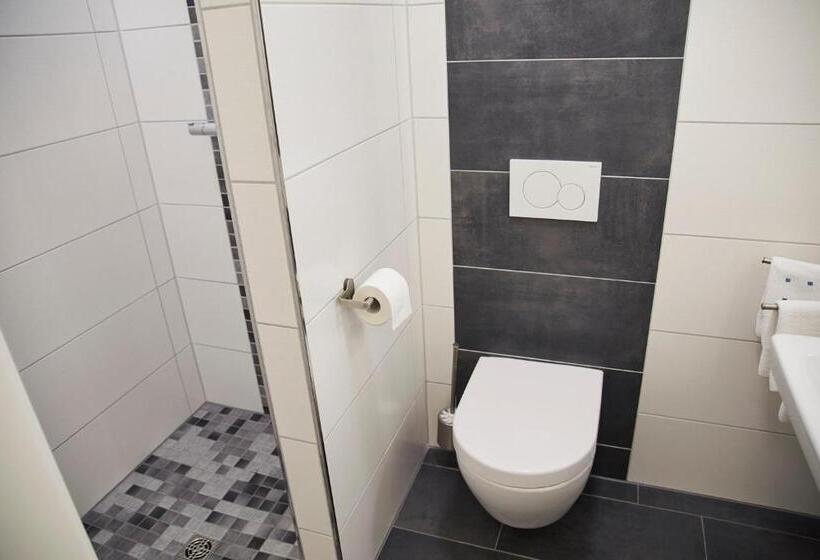 컴포트 룸, Lothringer Hof