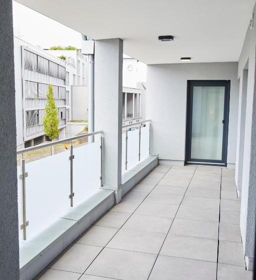 컴포트 룸, Lothringer Hof