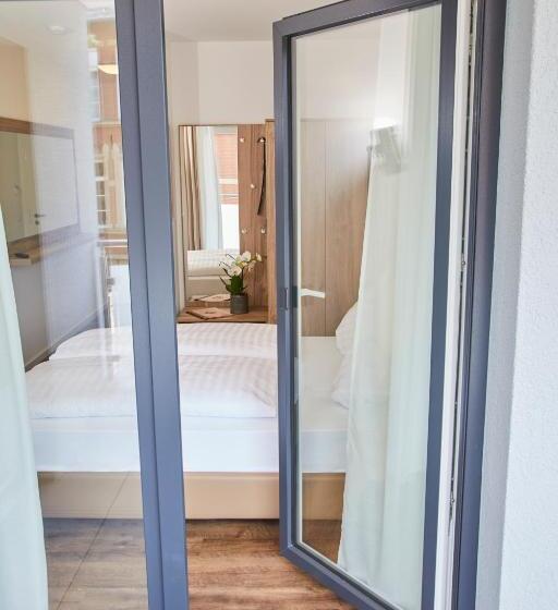 컴포트 룸, Lothringer Hof