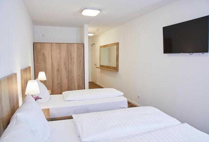 컴포트 트리플 룸, Lothringer Hof