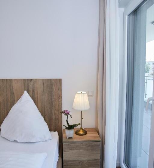 컴포트 룸, Lothringer Hof