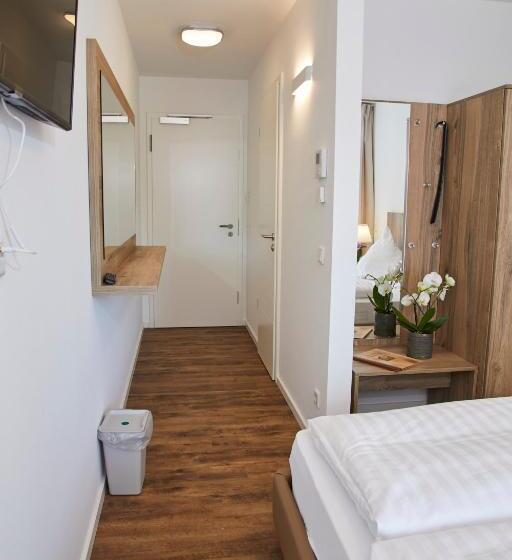 컴포트 룸, Lothringer Hof