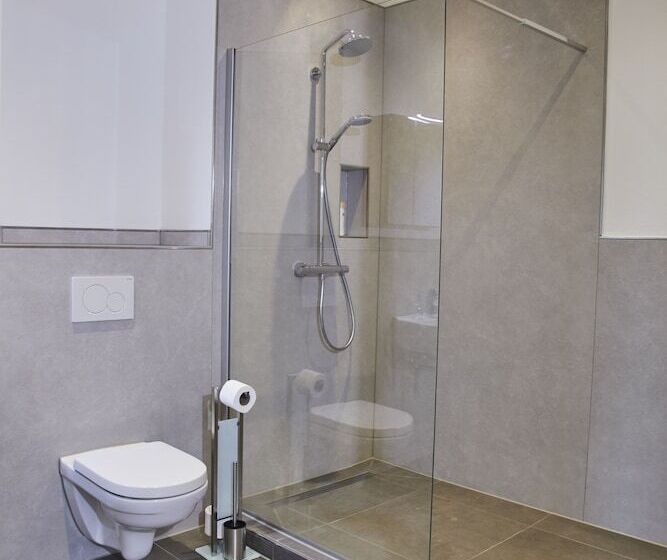 컴포트 룸, Lothringer Hof