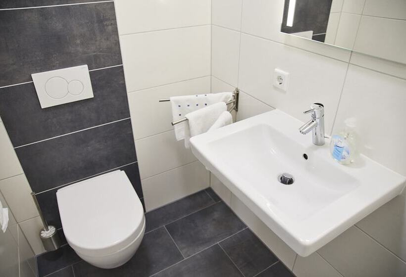 컴포트 룸, Lothringer Hof