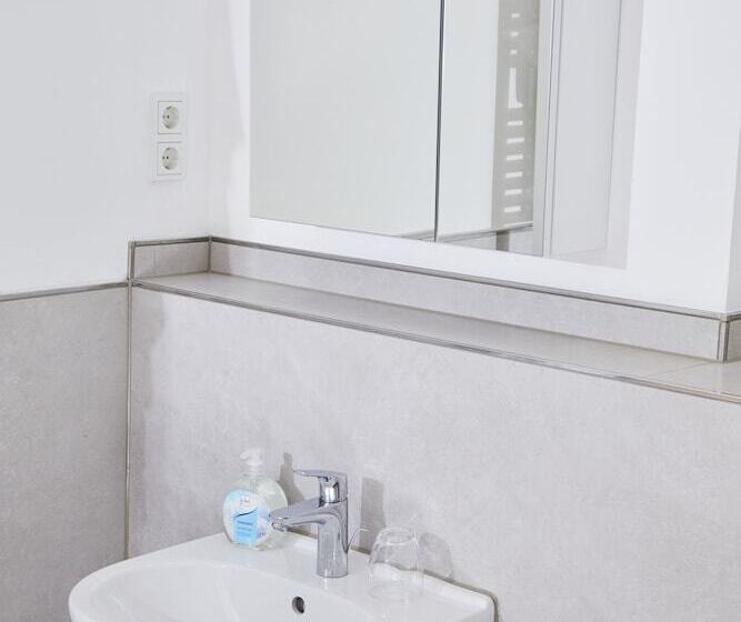 컴포트 룸, Lothringer Hof