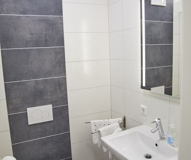 컴포트 룸, Lothringer Hof