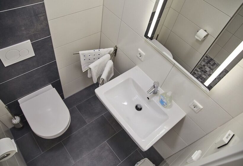 컴포트 룸, Lothringer Hof