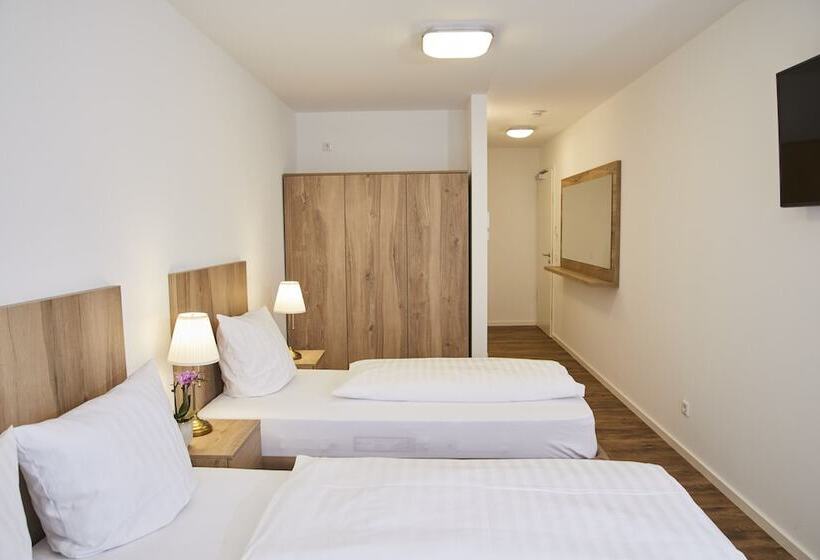 컴포트 트리플 룸, Lothringer Hof