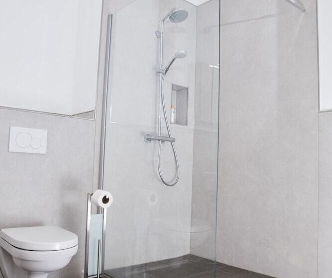 컴포트 룸, Lothringer Hof