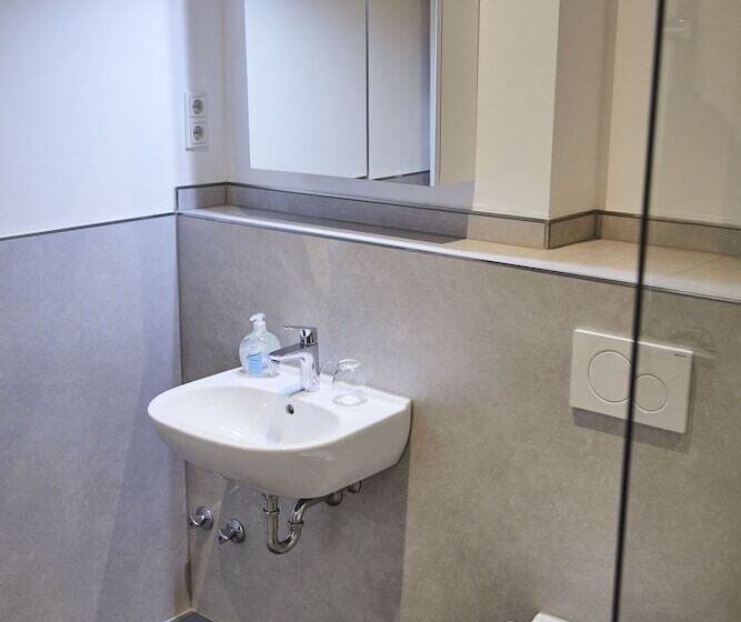 컴포트 룸, Lothringer Hof