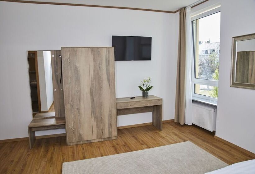 컴포트 룸, Lothringer Hof