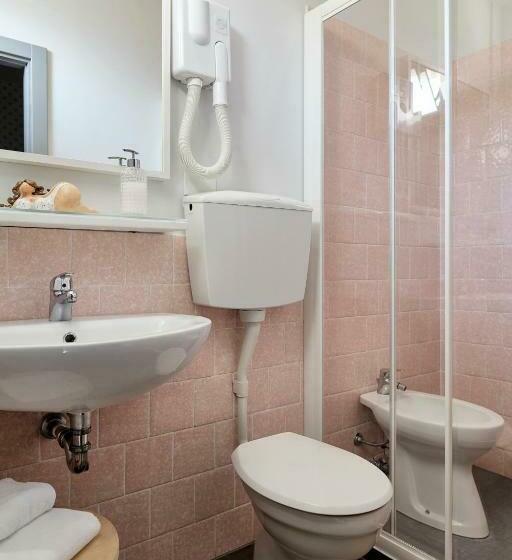 اتاق استاندارد با بالکن, Madison