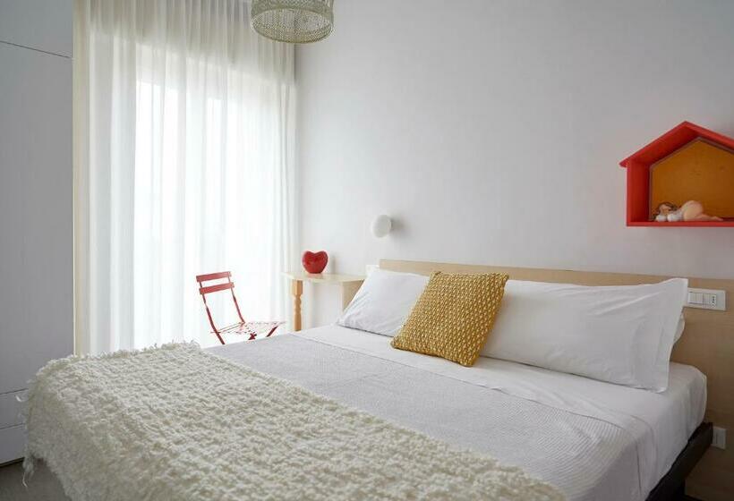 اتاق استاندارد یک تخته با بالکن, Madison