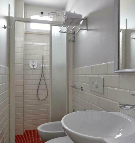 اتاق استاندارد یک تخته با بالکن, Madison