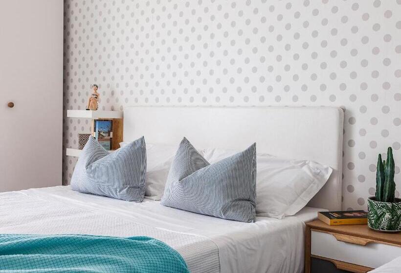 اتاق استاندارد سه تخته با بالکن, Madison