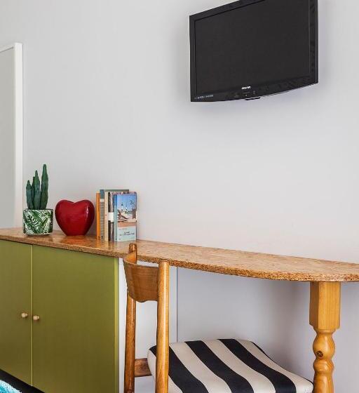 اتاق استاندارد سه تخته با بالکن, Madison