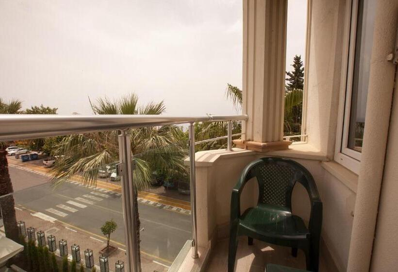 Camera Standard Vista Mare, Nasa Flora