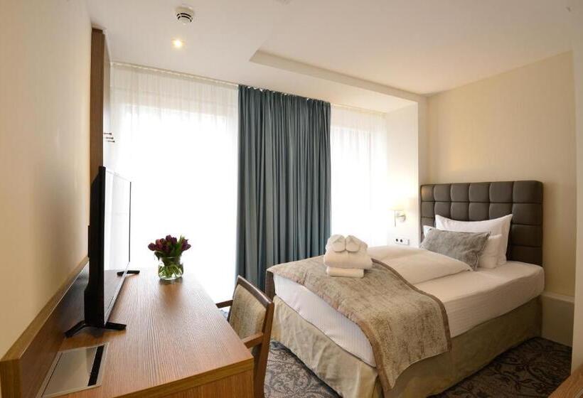 اتاق استاندارد یک نفره, Parkhotel Residenz