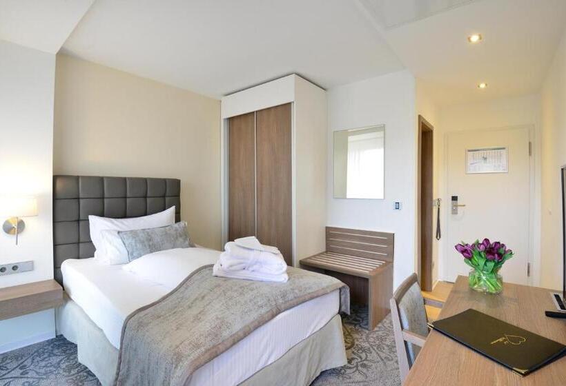 اتاق استاندارد یک نفره, Parkhotel Residenz