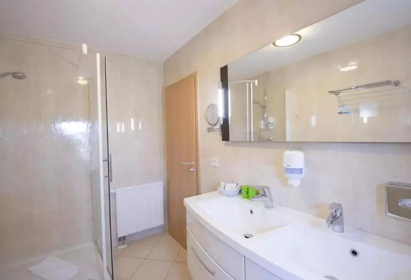 Villa 1 Makuuhuone Puutarhanäkymä, Seehotel Großräschen