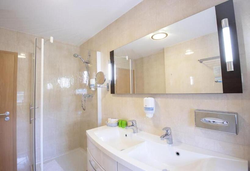 جناح جونيور, Seehotel Großräschen