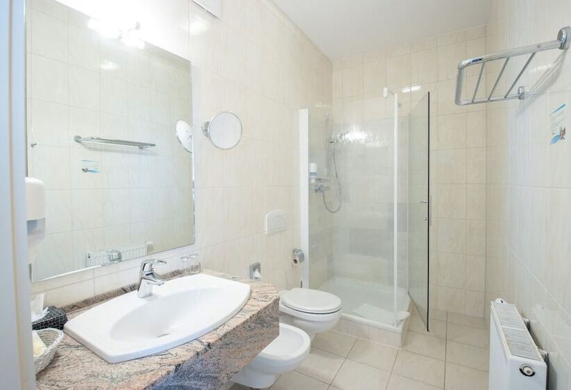 جناح جونيور, Seehotel Großräschen