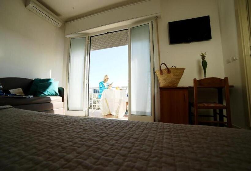 חדר סופריור לארבעה, Sportur Club