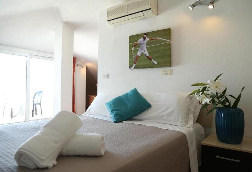 חדר סופריור לארבעה, Sportur Club