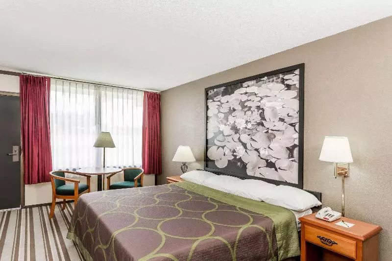 اتاق استاندارد با تخت بزرگ, Super 8 By Wyndham Valdosta Mall