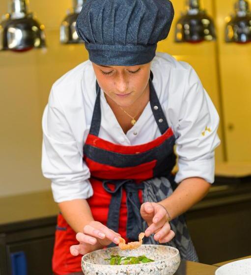 اتاق استاندارد, Teaching